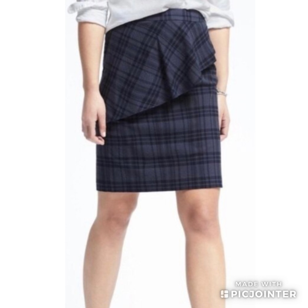 Banana Republic Pencil Skirt with Ruffle EUC